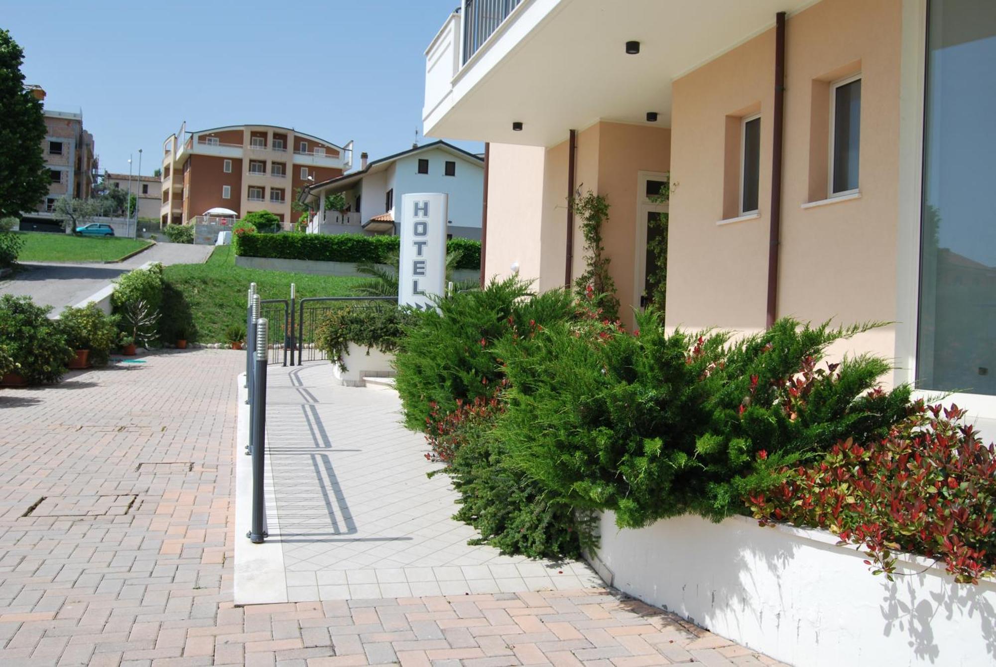 Eu Ropa Hotel Nereto ภายนอก รูปภาพ